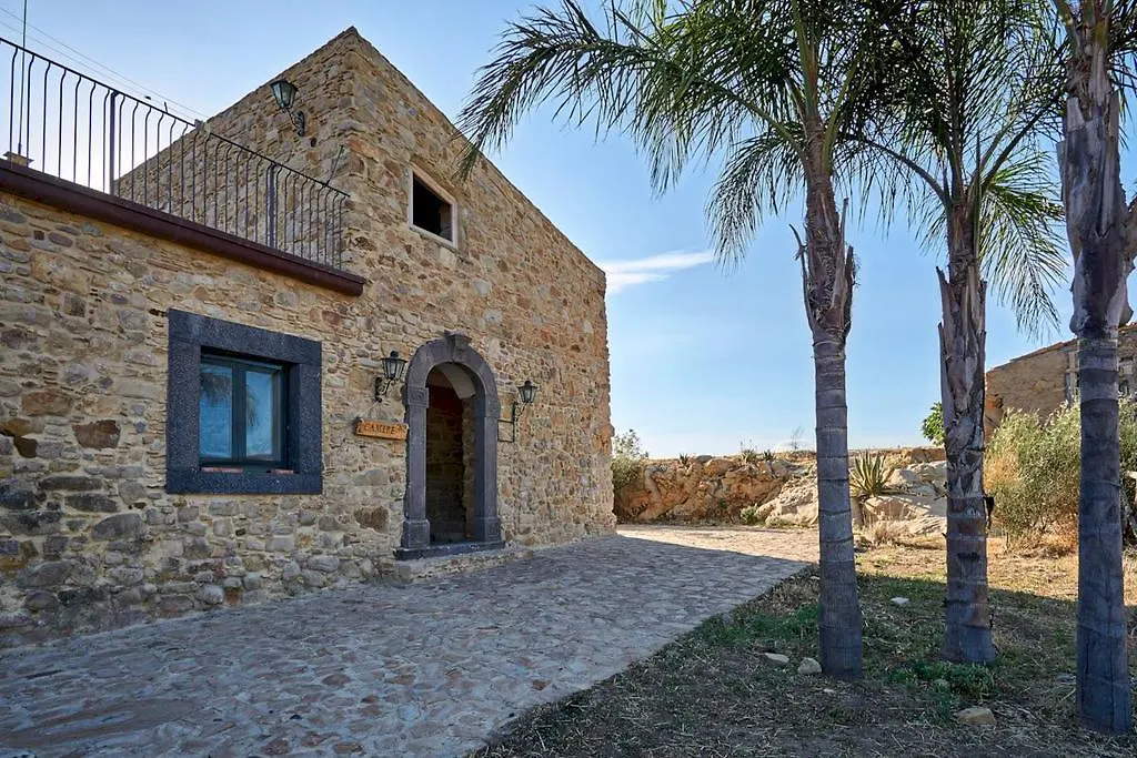 Фермерский дом Вилла Agriturismo Conte Ruggero Centuripe