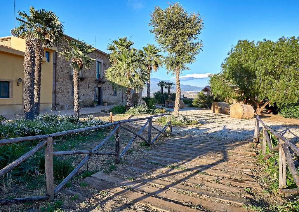 Фермерский дом Вилла Agriturismo Conte Ruggero Centuripe
